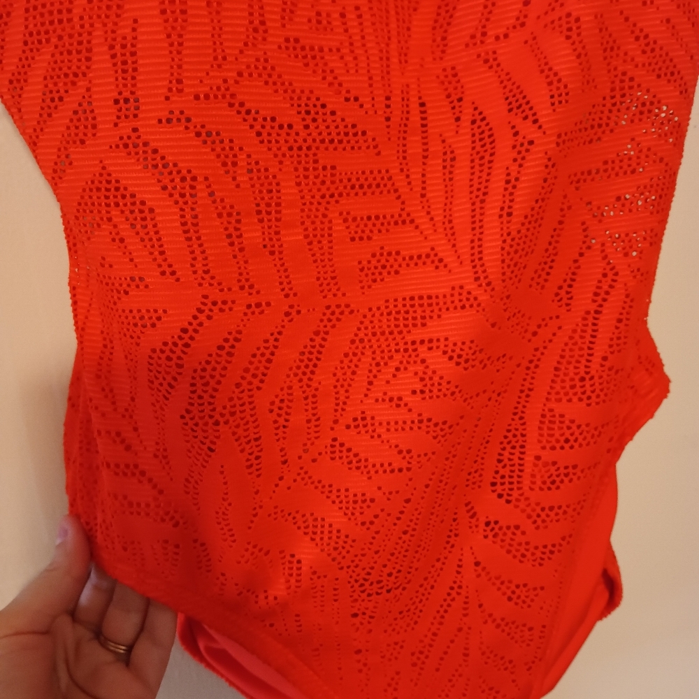 Carmen Marc Valvo Women's Crochet Mesh One-Piece Swimsuit, Persimmon/Red Size 14 - Picture 4 of 11